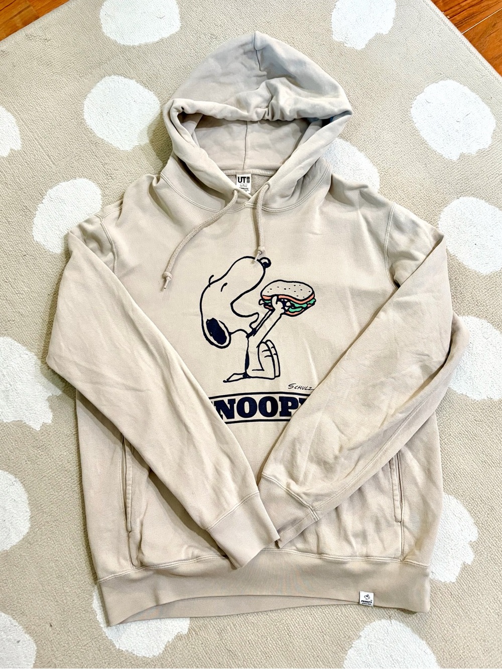 Uniqlo Beige Peanuts Snoopy Crewneck Hoodie